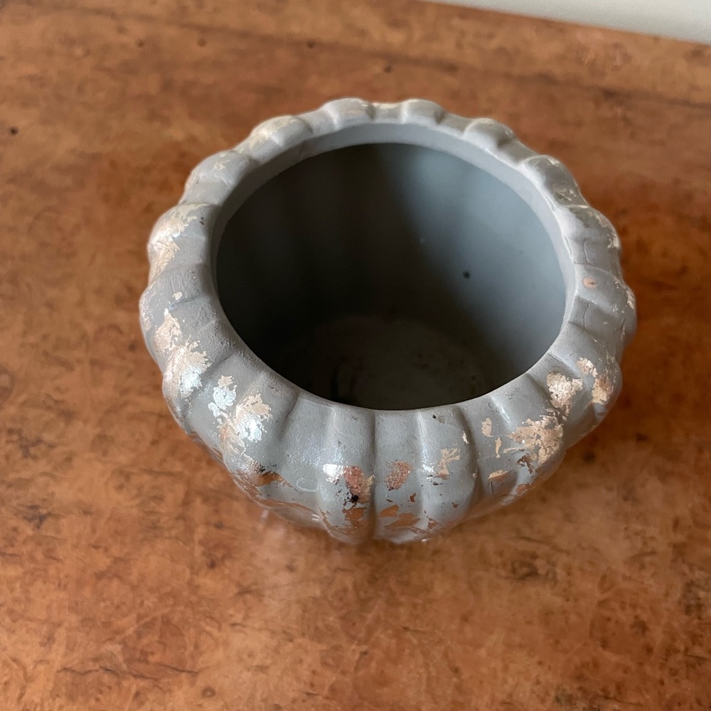 Mini Metallic Ceramic Planter - Picture 4 of 5